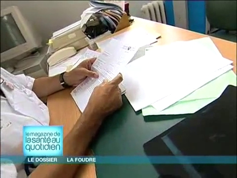 Jacques a été foudroyé et projeté en arrière sur deux mètres par l'effet de souffle.