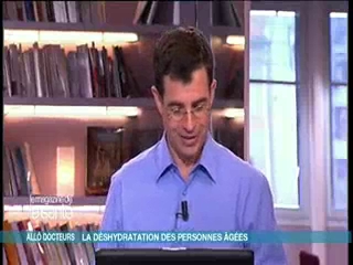 Ma grand-mère souffre de la chaleur. Que lui conseiller pour prévenir la déshydratation ?