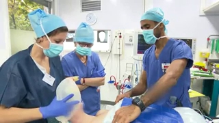 Attention images de chirurgie dentaire !