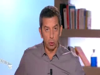 Marina Carrère d’Encausse et Michel Cymes expliquent la neurofibromatose, aussi appelée maladie de Recklinghausen.