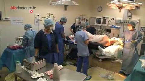 Attention, images d'intervention chirurgicale : comment se passe cette chirurgie de la face ?