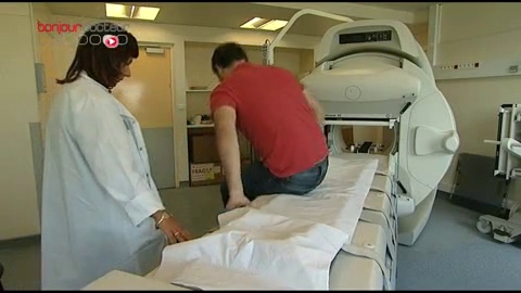 La scintigraphie permet de mesurer l’efficacité du traitement par iode radioactif.