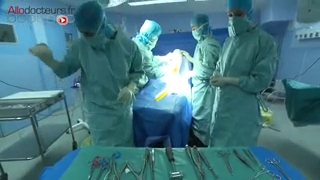 Attention images de chirurgie ! Les fractures doivent le plus souvent être opérées rapidement.