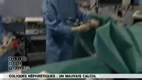 Michel Cymes, Benoît Thevenet et le Pr. Arnaud Mejean expliquent l'intervention du laser pour retirer des calculs par voie naturelle.