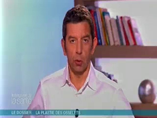 Marina Carrère d'Encausse et Michel Cymes décrivent les osselets.