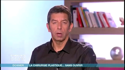 Marina Carrère d'Encausse et Michel Cymes expliquent l'élimination d'un ostéome par endoscopie.