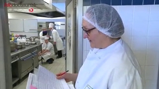 Dans chacune des équipes, un chef cuisinier et un élève en lycée hôtelier doivent proposer des recettes pour améliorer l'alimentation des personnes âgées en collectivité.