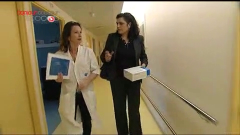 Anne Laure porte une pompe à gonadotrophine qui stimule son ovulation.