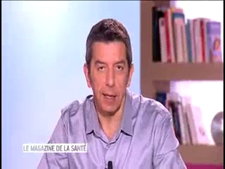 Marina Carrère d'Encausse et Michel Cymes expliquent les vertus du miel.
