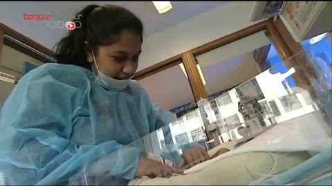 Reportage dans le service de néonatologie de l'hôpital Robert-Debré à Paris