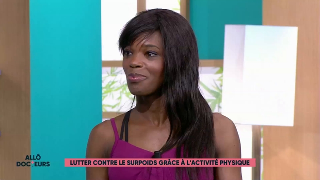 Explications et démonstrations de Karine Hellebuyck, coach sportif