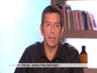 Marina Carrère d’Encausse et Michel Cymes explique le principe du peeling.