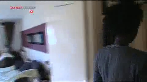 Tiguida a fait le choix du peeling. À 22 ans, cette jeune mannequin souhaite retrouver un teint plus homogène.