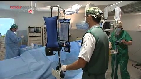 Quand les métastases sont disséminées, la chirurgie n'est plus possible. Une seule solution : injecter la chimiothérapie directement dans les cellules cancéreuses en passant par le réseau vasculaire.