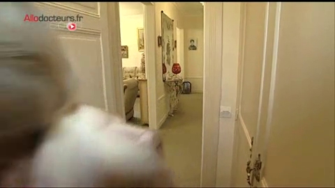 Pour vaincre ses troubles du sommeil, Janine, 86 ans, prend des somnifères tous les soirs.