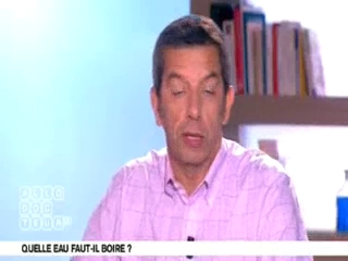 Marina Carrère d'Encausse et Michel Cymes expliquent les rôles de l'eau dans l'organisme.