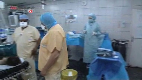 Attention images de chirurgie ! L'objectif de la chirurgie est de faire de la place au cervelet afin qu'il ne soit plus comprimé.