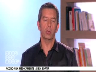 Marina Carrère d'Encausse et Michel Cymes expliquent l'action des médicaments.