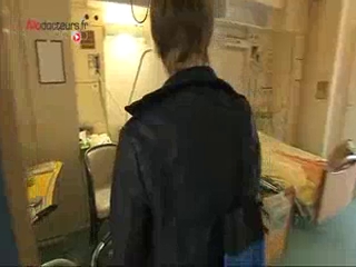 À Paris, l'hôpital Vaugirard-Gabriel Pallez propose aux personnes âgées victimes d'accidents domestiques de réaménager leur domicile.