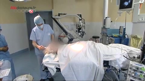 Attention images de chirurgie. Traitement de l'hydrocéphalie chronique de l'adulte par dérivation ventriculo-péritonéale.