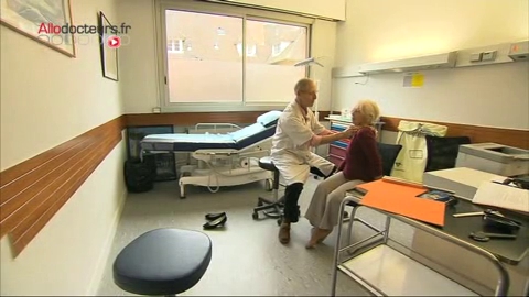 La rééducation a pour objectif de renforcer les muscles insuffisamment contractés pour permettre les mouvements de la tête.
