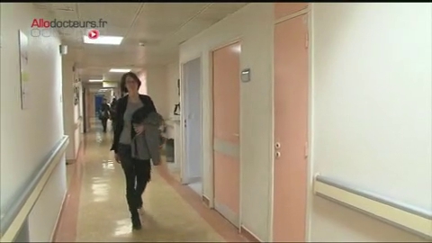 Pendant l'échographie, le gynécologue-obstétricien traque le moindre indice qui pourrait révéler la présence du virus.