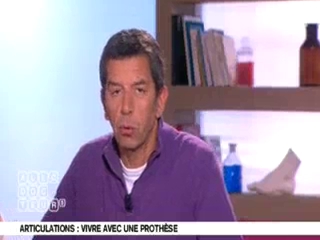 Marina Carrère d'Encausse et Michel Cymes présentent les principales indications des prothèses.