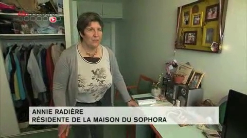 Annie a des troubles de la mémoire depuis son AVC, mais cela ne l'empêche pas de participer à de nombreuses animations.