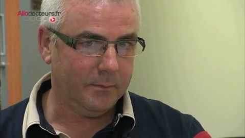 Séance de rééducation pour Jean-Marie, victime d'un traumatisme crânien. Objectif : devenir de plus en plus autonome