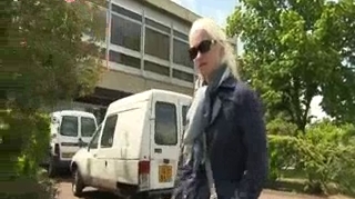 Solène est albinos, elle a besoin de se rendre régulièrement en consultation auprès de spécialistes.