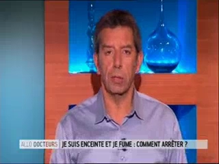 Marina Carrère d’Encausse et Michel Cymes expliquent les effets du tabac sur le fœtus.