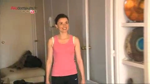 Pour avoir le ventre plat, il est important de muscler ses abdos notamment après des grossesses, mais pas n'importe comment.