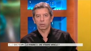 Michel Cymes et Benoît Thevenet expliquent le rôle de la vitamine D dans l'organisme.