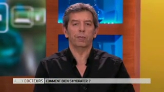 Marina Carrère d'Encausse et Michel Cymes expliquent pourquoi l'hydratation est importante.