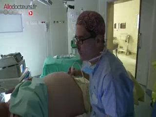 Lorsque le nombre de globules rouges est insuffisant et que le foetus présente une anémie, on réalise une transfusion in utero.