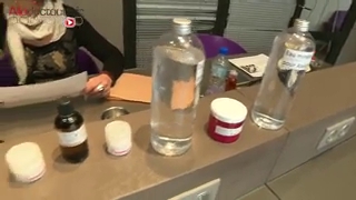 Des ateliers sont organisés pour apprendre à fabriquer soi-même son autobronzant.
