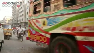 Latif est un vaccinateur pakistanais qui va à la rencontre de la population pour tenter d'éteindre les derniers foyers dans son pays