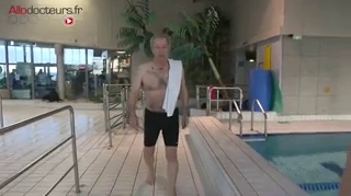 Il aura fallu à l'acteur Gérard Klein attendre 73 ans pour apprendre à nager.