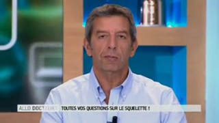 Marina Carrère d'Encausse et Michel Cymes présentent le squelette humain.
