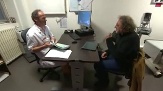 Pour surveiller l'évolution de la pathologie, le pneumologue réalise des tests respiratoires.