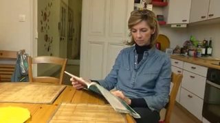 Stéphanie n'a pas récupéré l'audition du côté gauche