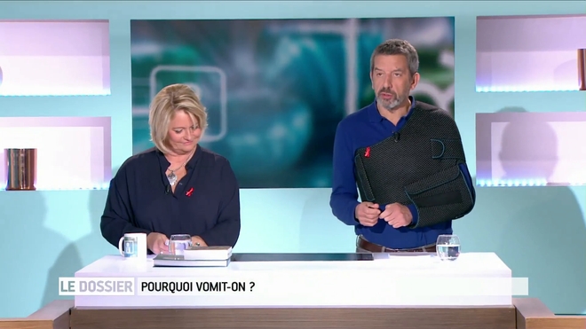 Marina Carrère d'Encausse et Michel Cymes expliquent le mécanisme du vomissement