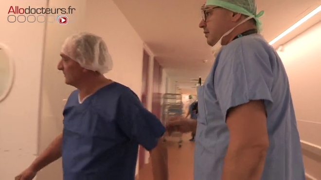 Attention, images de chirurgie ! Retrait de calculs dans la glande salivaire