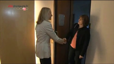 ''Chute de cheveux : un effet secondaire de la chimiothérapie''. Reportage extrait du dossier ''Quand la maladie entraîne la chute des cheveux'' du 8 octobre 2012