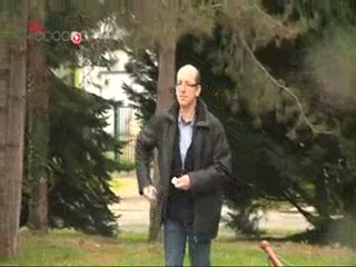 Attention images de chirurgie ! La pose de clips permet de localiser la tumeur avant la protonthérapie.