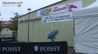Covid : visite du premier centre de vaccination à Poissy (78)