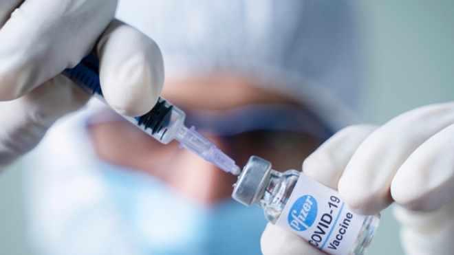 Vaccins Covid : l’accord entre Sanofi et Pfizer rend « réalisable » la commande européenne