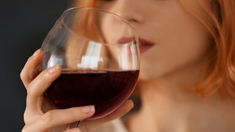 Attention fake news ! Aucune boisson alcoolisée ne peut être qualifiée de "saine"