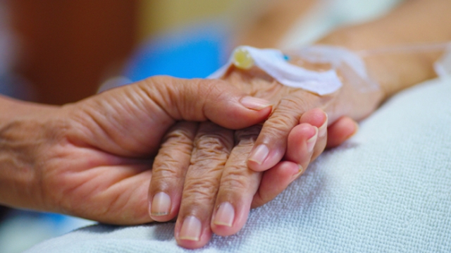 Fin de vie : Véran annonce un nouveau plan de développement des soins palliatifs