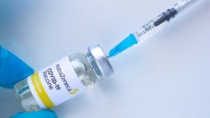 L’Agence européenne des médicaments juge le vaccin AstraZeneca "sûr et efficace"